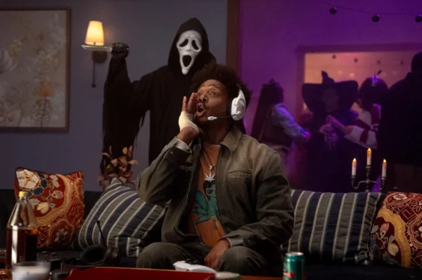 ‘Scary Movie’ Review: A Spoof Filled With Blunt Humor