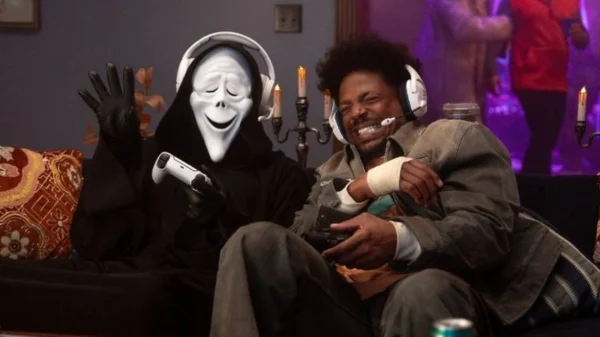 Scary Movie Review: A Trash Fire That Aims Low And Hits The Mark - SlashFilm