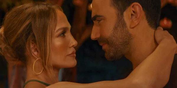 "OFFICE ROMANCE" - Review