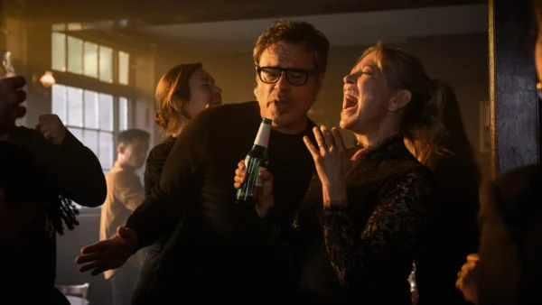 'Alice and Steve' might be a mess — but it's also too fun to stop watching