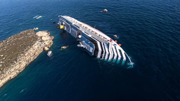 Shipwrecked: Nightmare at Sea Review - A Gripping Retelling That Never Dives Deep Enough