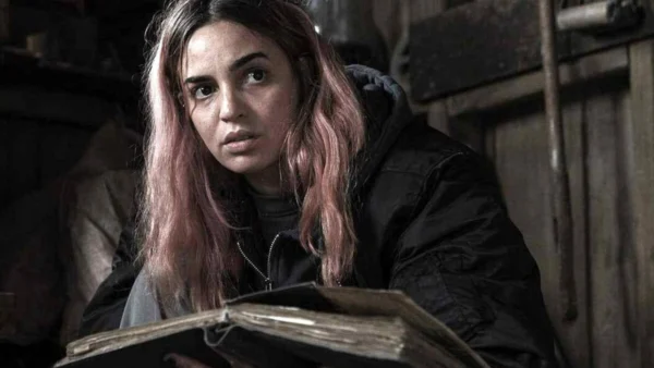 Evil Dead Burn Review: A Bloody Good Time - SlashFilm
