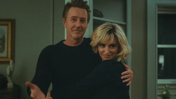 The Invite Review: Edward Norton And Penélope Cruz Shine In A Wickedly Funny Dramedy - Looper
